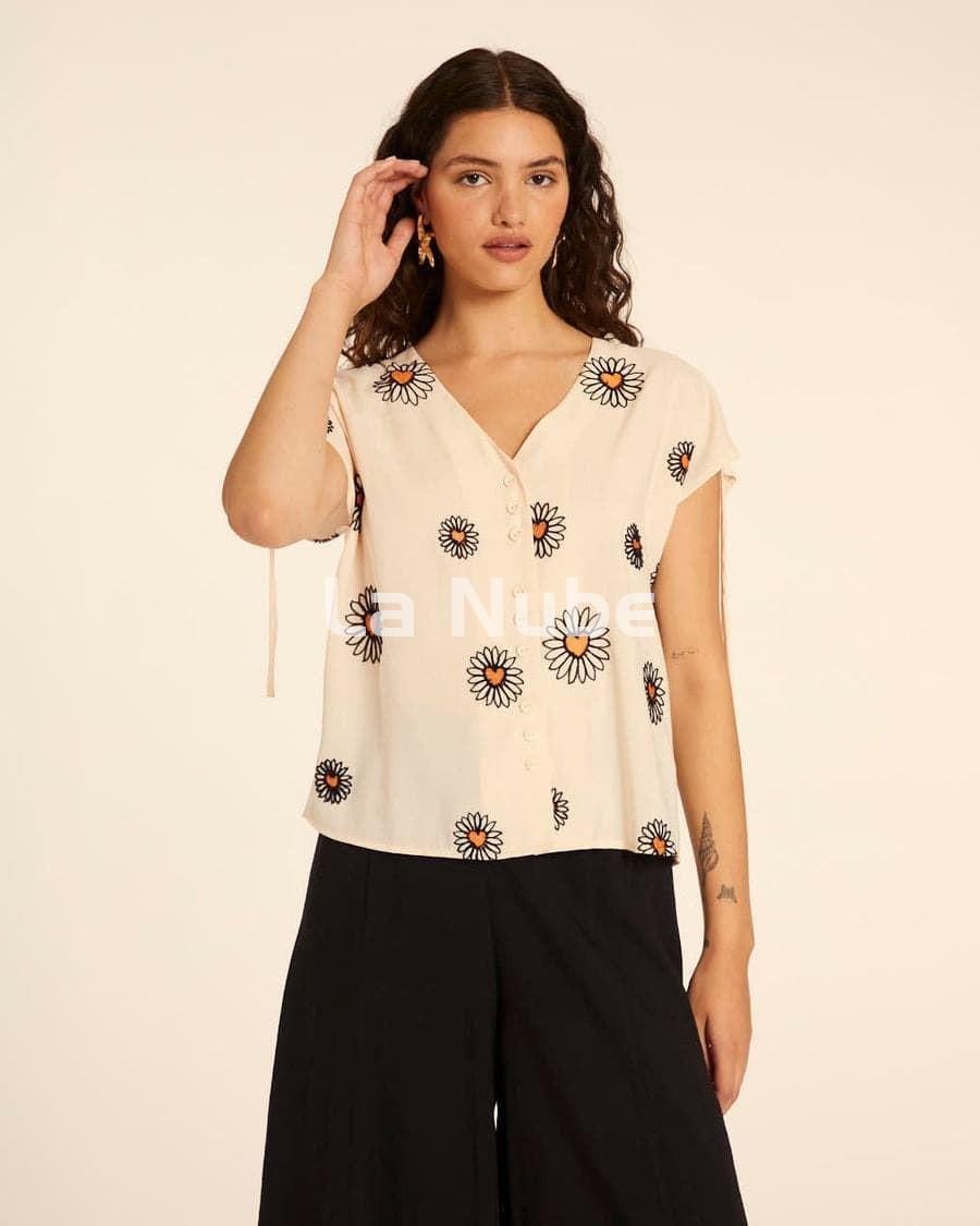 Camisa bordado margaritas - Imagen 2