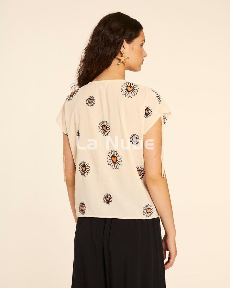 Camisa bordado margaritas - Imagen 4